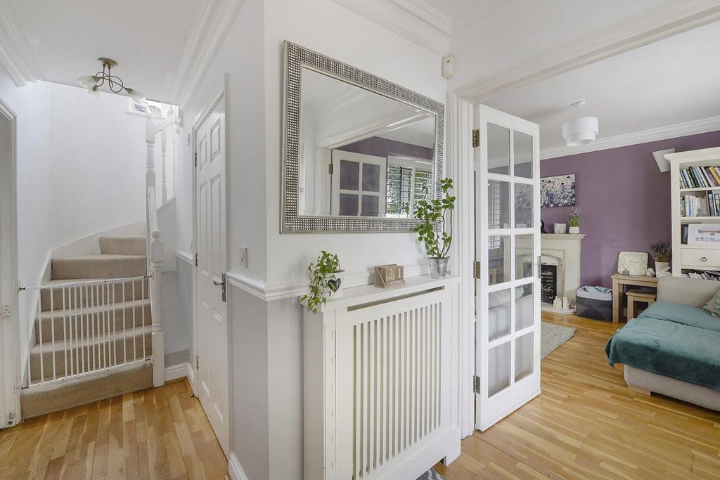 Property photo 2 of 17 Hallway