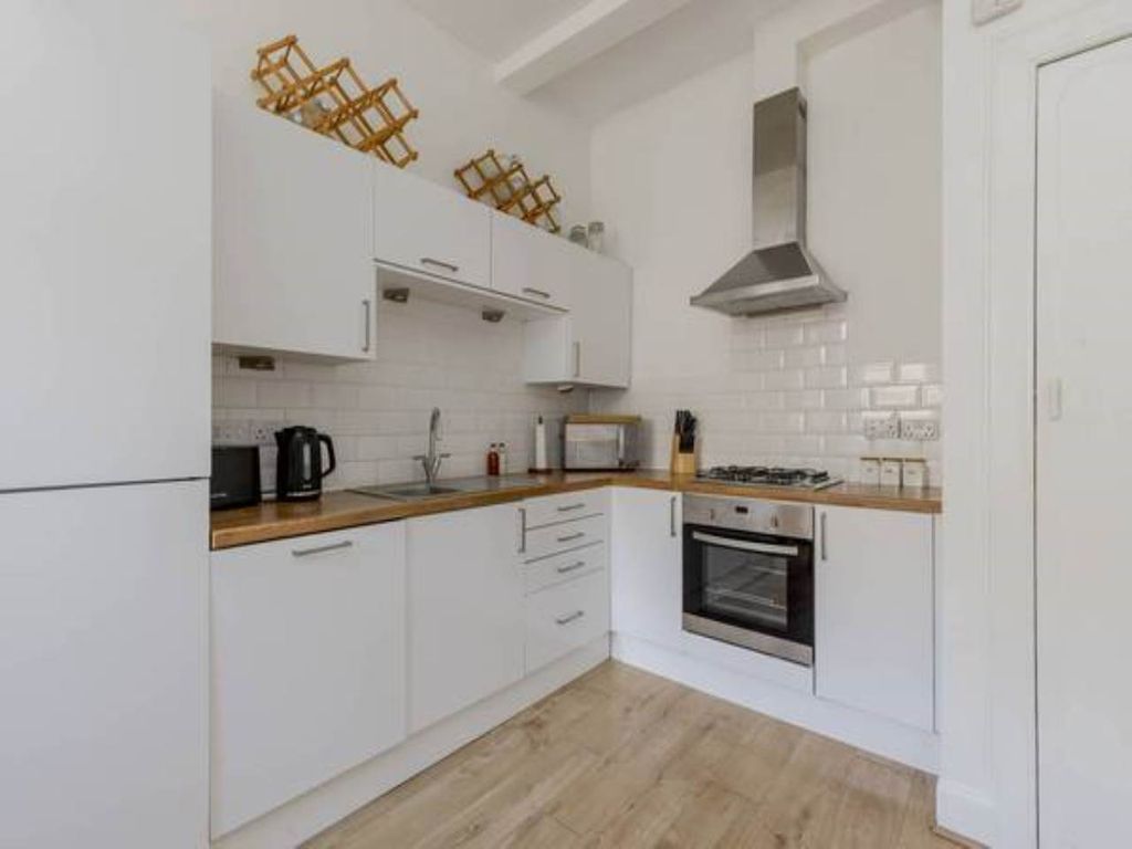 Property photo 2 of 14 27c02E45-5912-40B6-900A-c7869Fadc1A9