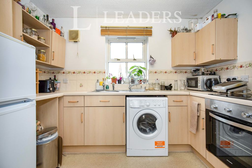 Property photo 2 of 6 Kitchen