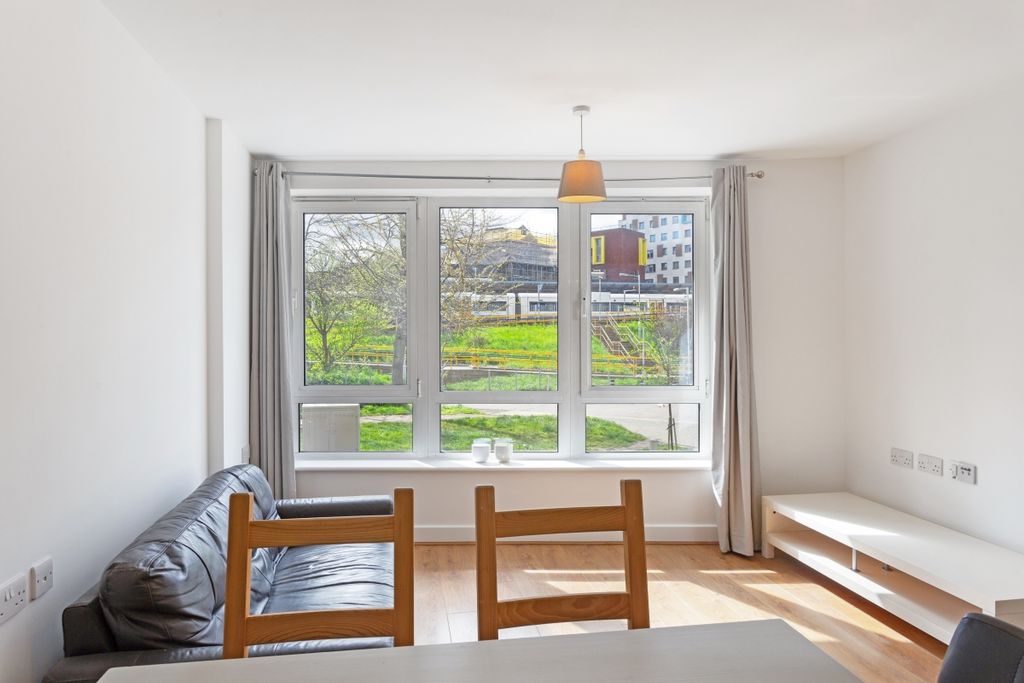 Property photo 2 of 14 68196_Flat 3 11 T...