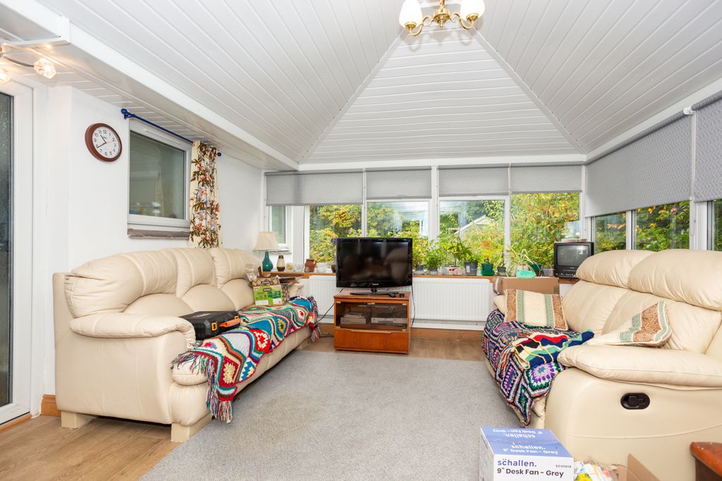 Property photo 3 of 40 Sun-Room