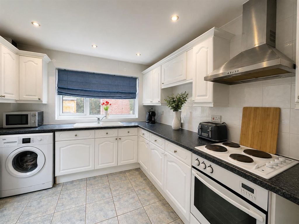 Property photo 2 of 14 Kitchen