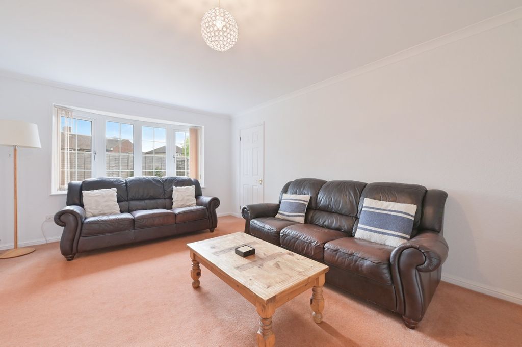 Property photo 3 of 18 Sitting Room
