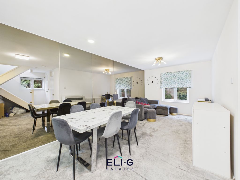 Property photo 1 of 10 2 Bed Move In Ready Duplex Apartment For Sale Woodburn Close, London Nw4
