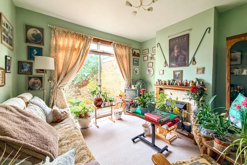 Property photo 2 of 24 Lounge