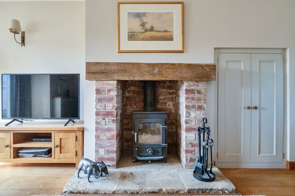 Property photo 2 of 27