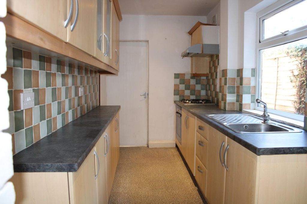 Property photo 2 of 8 Kitchen