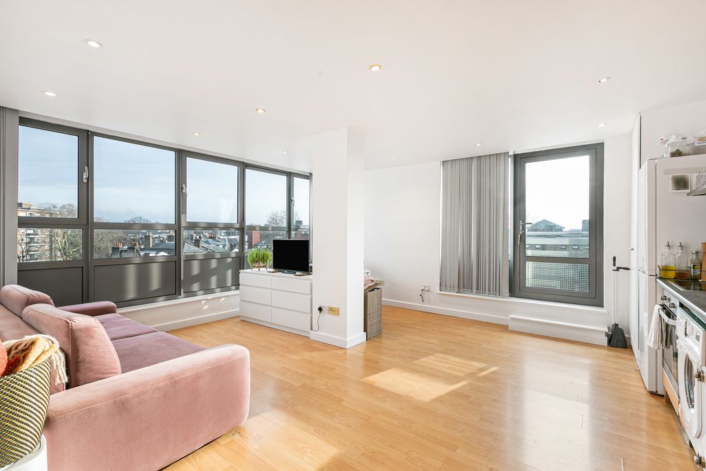 Property photo 1 of 12 Reception/Kitchen