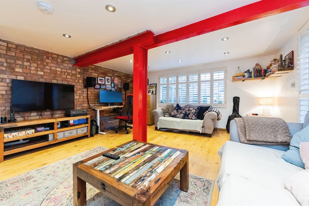 Property photo 2 of 23