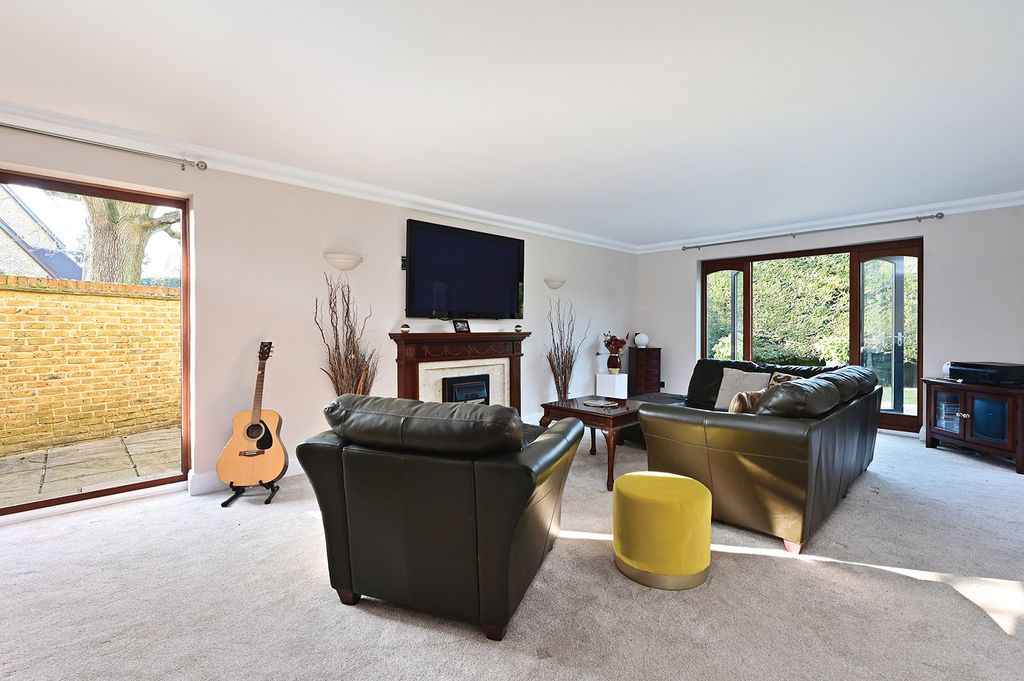 Property photo 2 of 16 3-Barberry-Way (6)