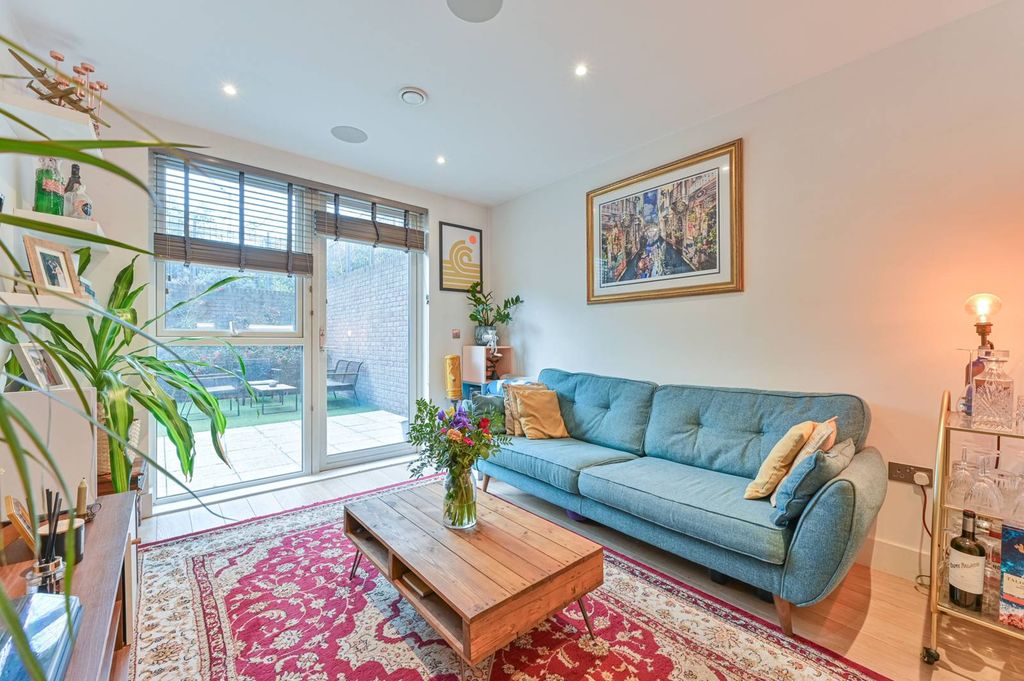 Property photo 3 of 12