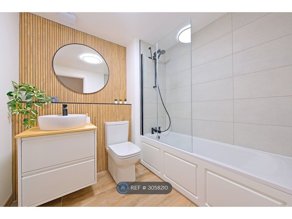Property photo 2 of 9 Boutique Bathroom