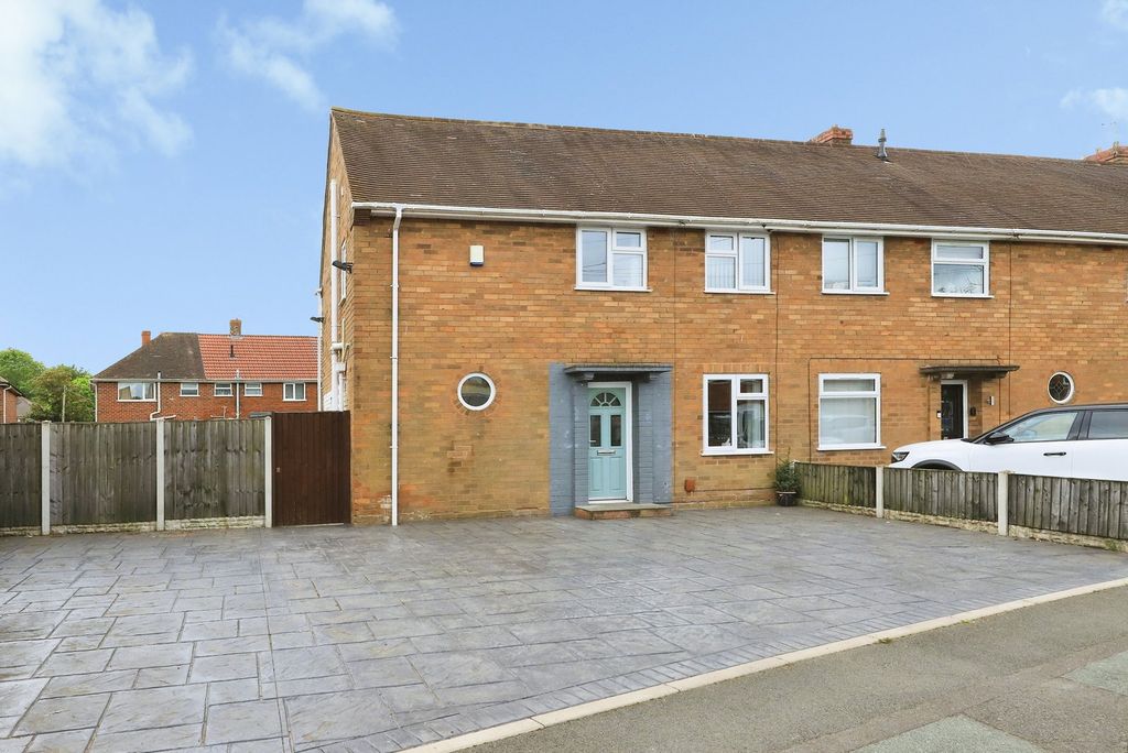 Property photo 1 of 32