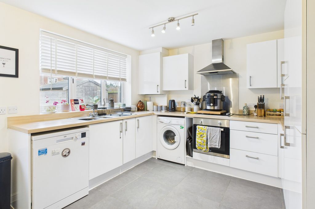 Property photo 3 of 16 Cam02519G0-Pr0379-Still010