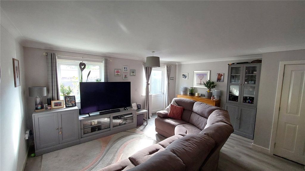 Property photo 2 of 15 Picture No. 11