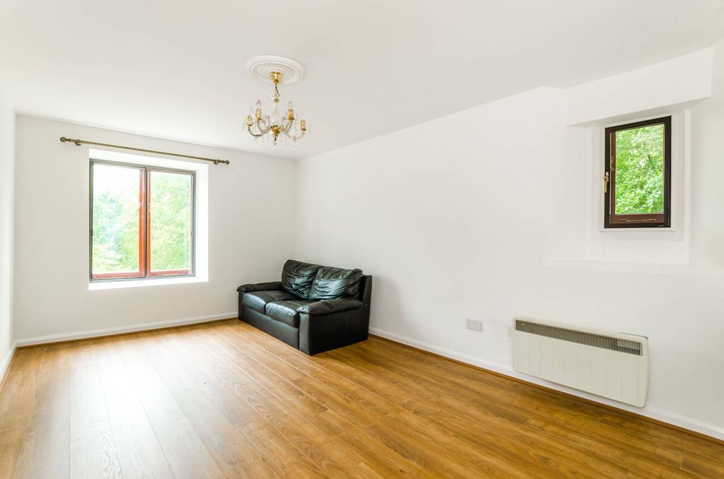 Property photo 2 of 9