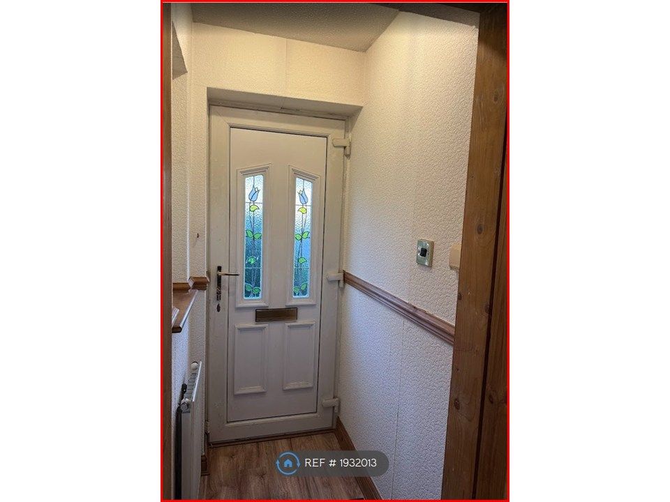 Property photo 3 of 18 Entrance