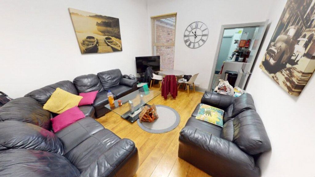 Property photo 2 of 6 Living Room