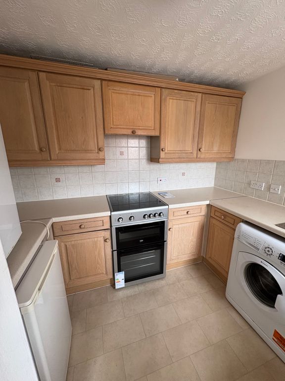 Property photo 3 of 7 Kitchen