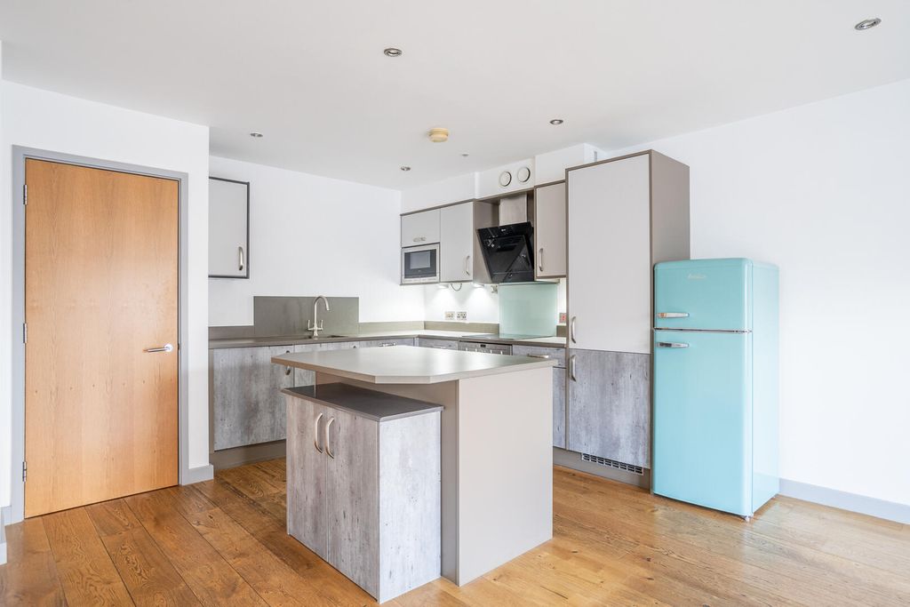 Property photo 2 of 19 Kitchen