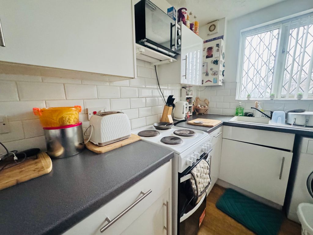 Property photo 2 of 5 Kitchen