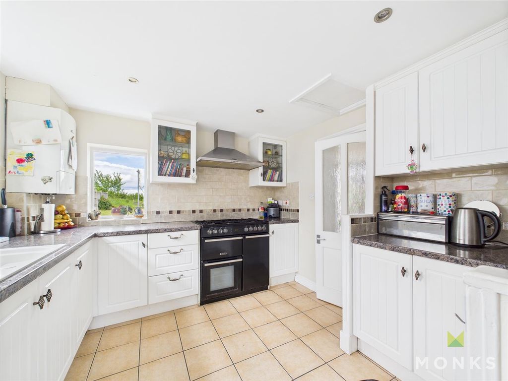 Property photo 3 of 18 Cam01520G0-Pr0206-Still010.Jpg