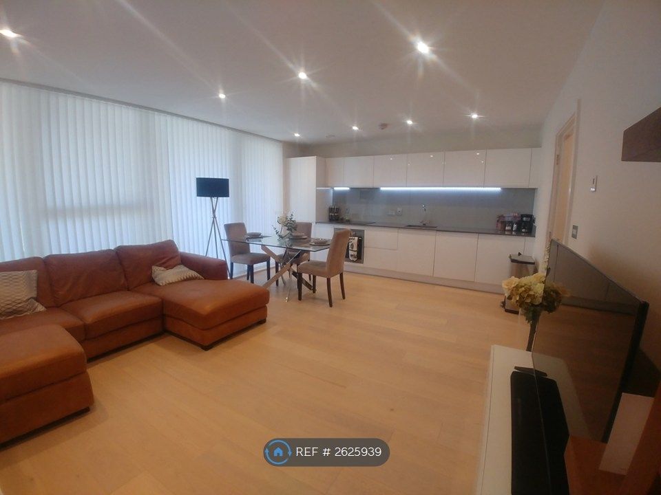 Property photo 1 of 13 Living Room