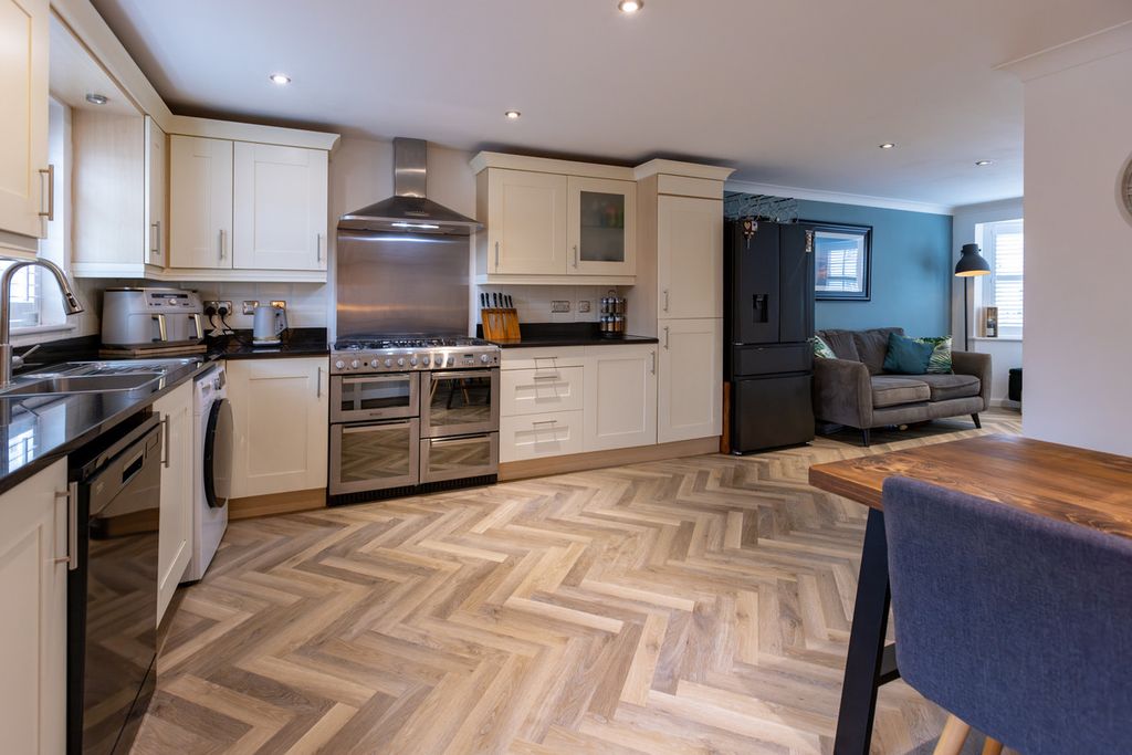 Property photo 2 of 37