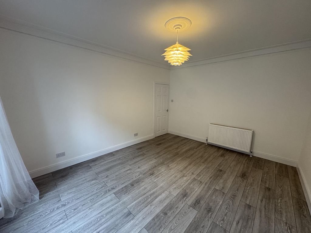 Property photo 3 of 25