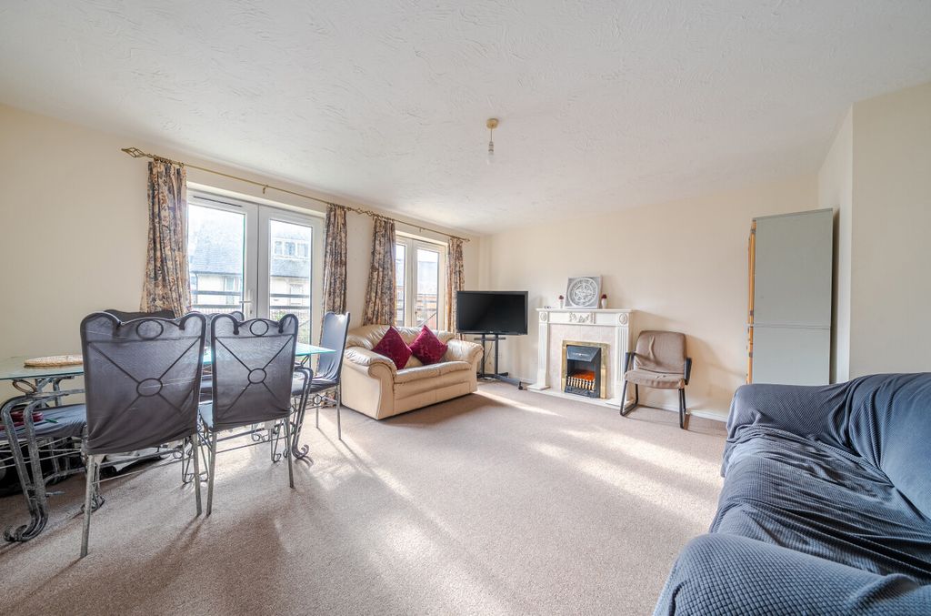 Property photo 2 of 10 1377050-19-691320...