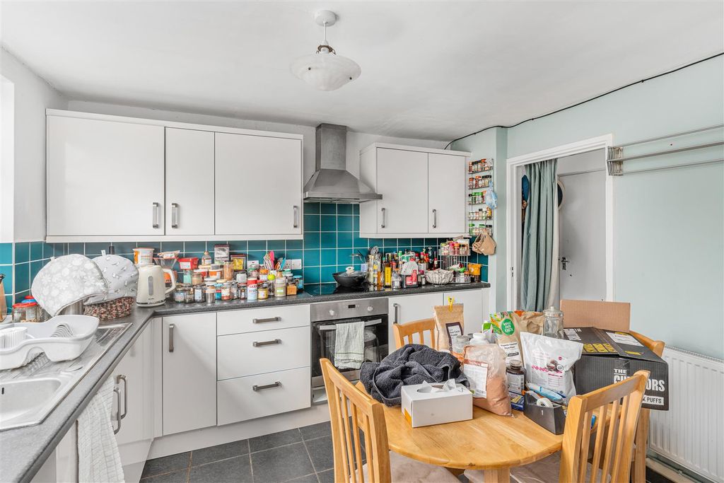 Property photo 3 of 9 347 Bretch Hill, Banbury-8.Jpg