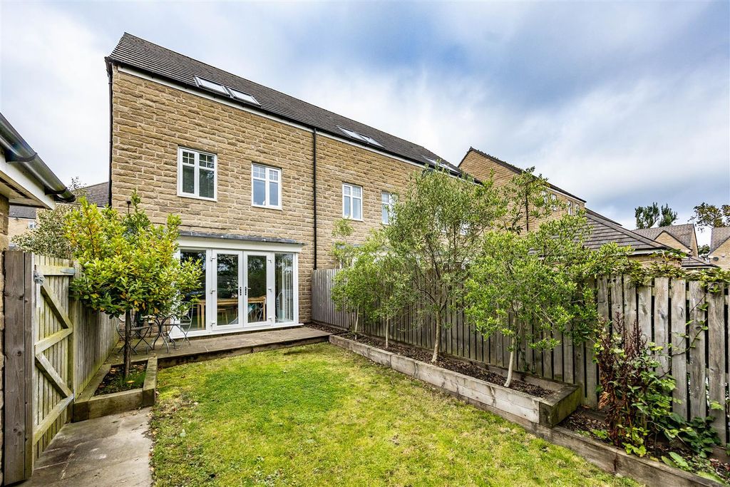 Property photo 2 of 41 21Smchalifax-091025-41.Jpg