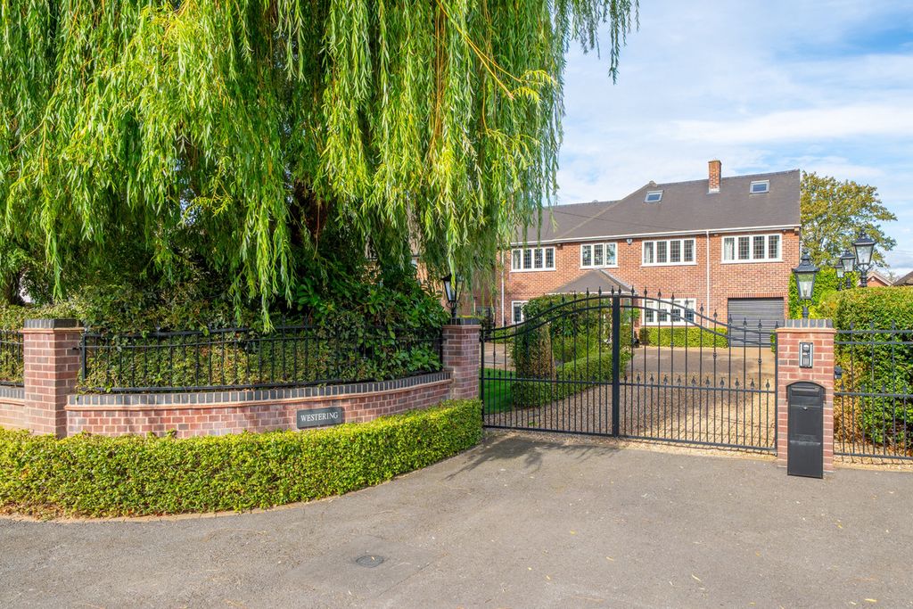 Property photo 1 of 42