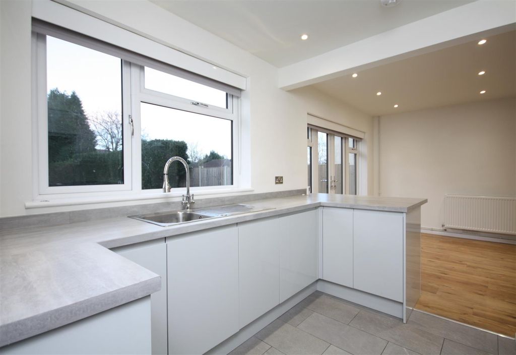 Property photo 3 of 14 Kitchen