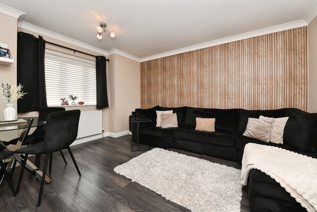 Property photo 3 of 16 Photo