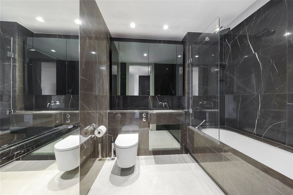 Property photo 3 of 13 Bathroom