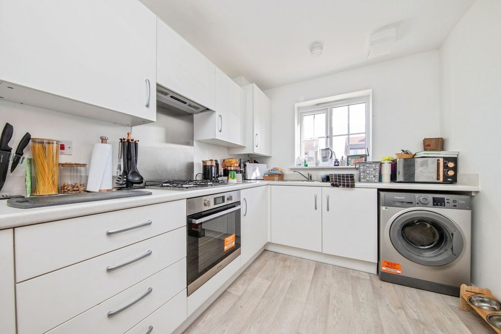 Property photo 3 of 17 Kitchen