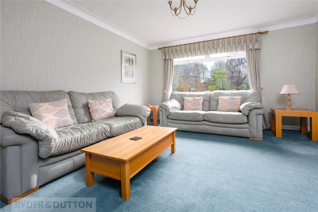 Property photo 3 of 23 Lounge