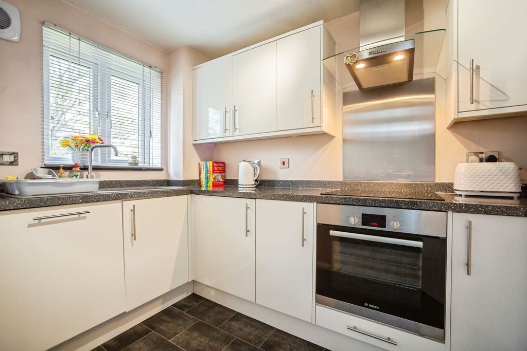 Property photo 2 of 10 Kitchen