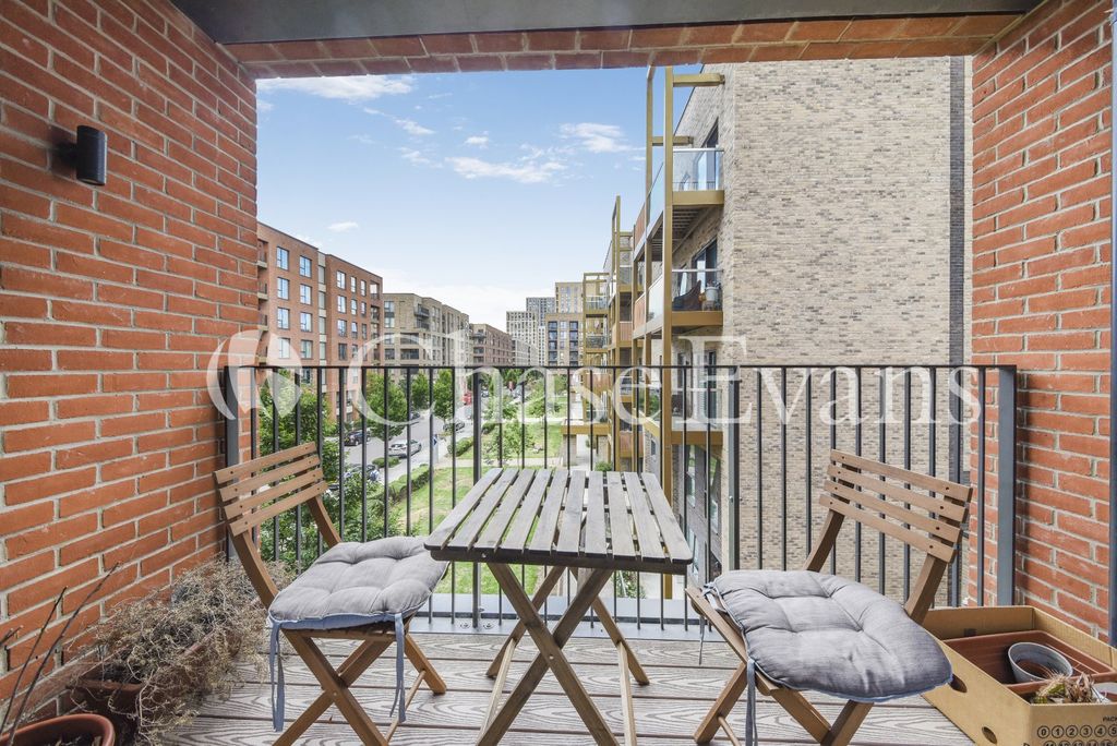 Property photo 3 of 14 Balcony