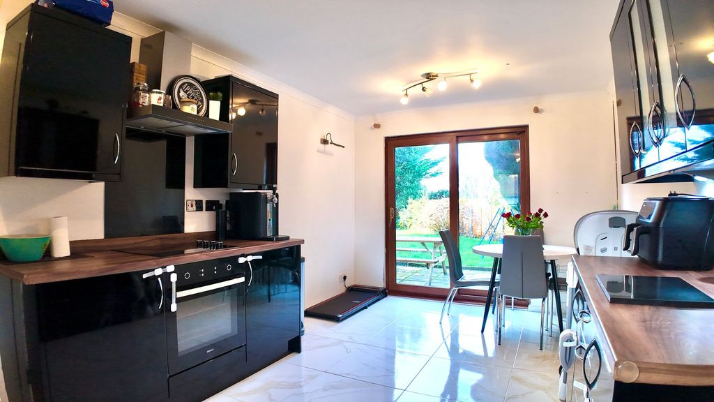 Property photo 3 of 29