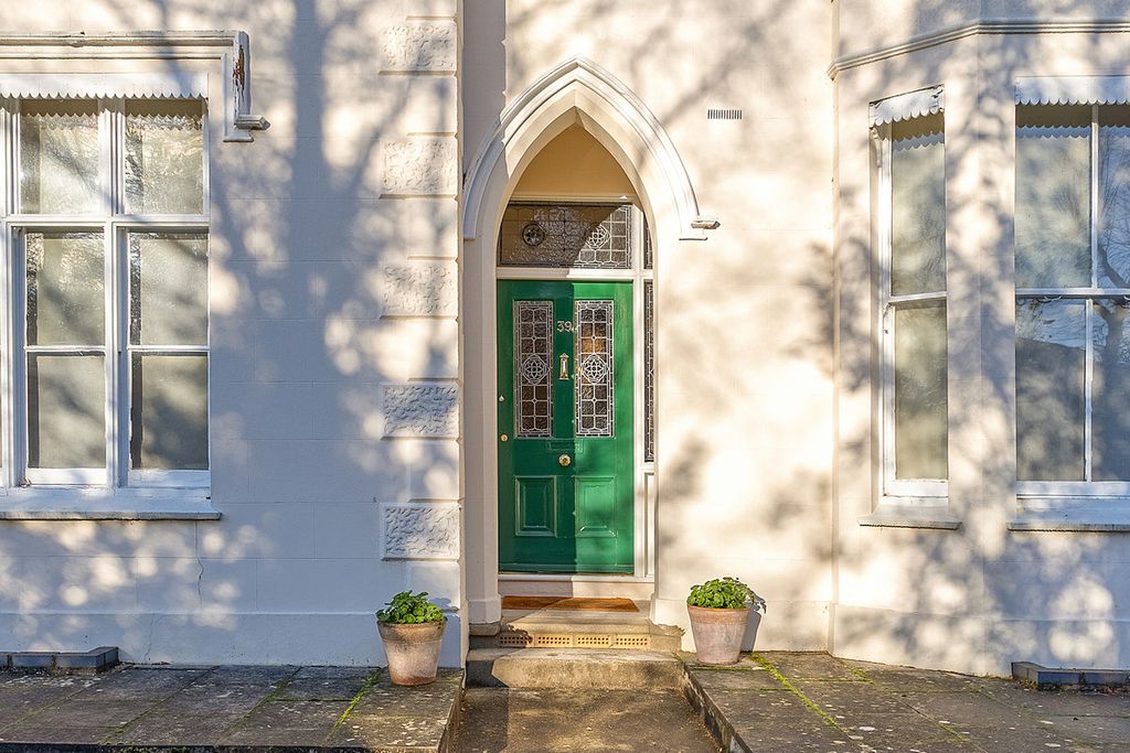Property photo 2 of 34