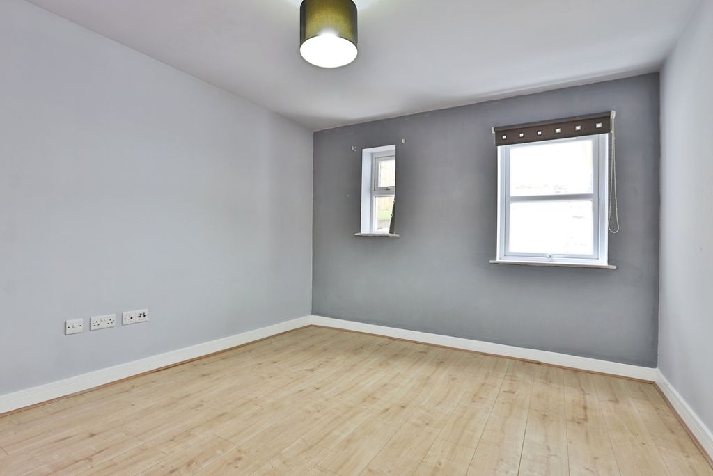 Property photo 3 of 12 Pbox-Img.Jpg