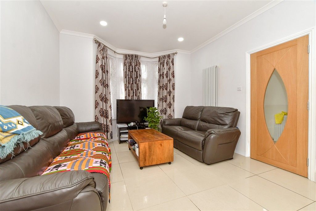 Property photo 3 of 9 Lounge