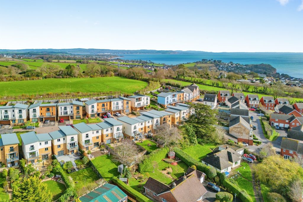 Property photo 2 of 34