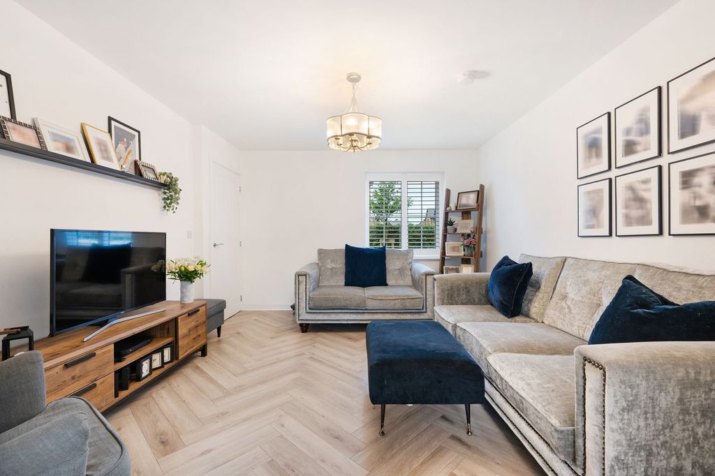 Property photo 2 of 33