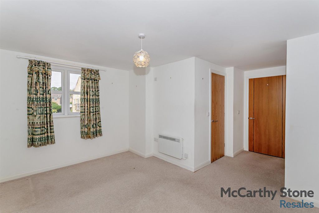 Property photo 3 of 21 8659294-Interior12-800.Jpg
