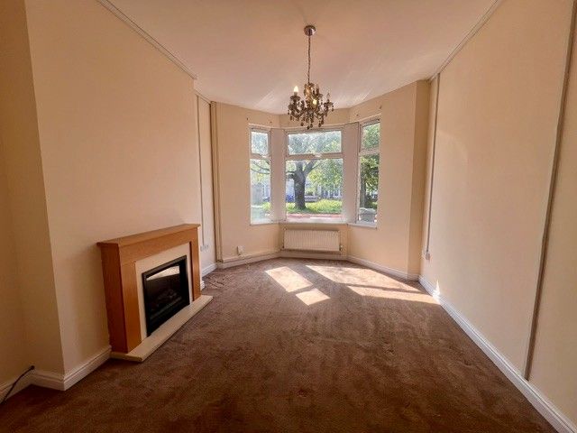 Property photo 1 of 10 Living Room