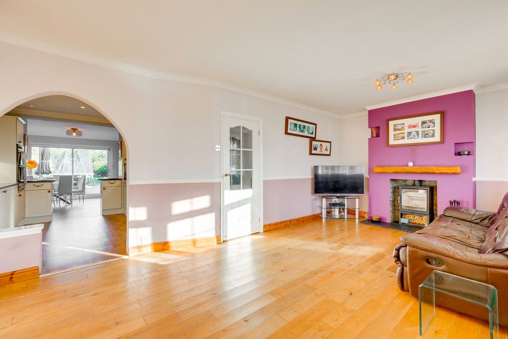 Property photo 2 of 27