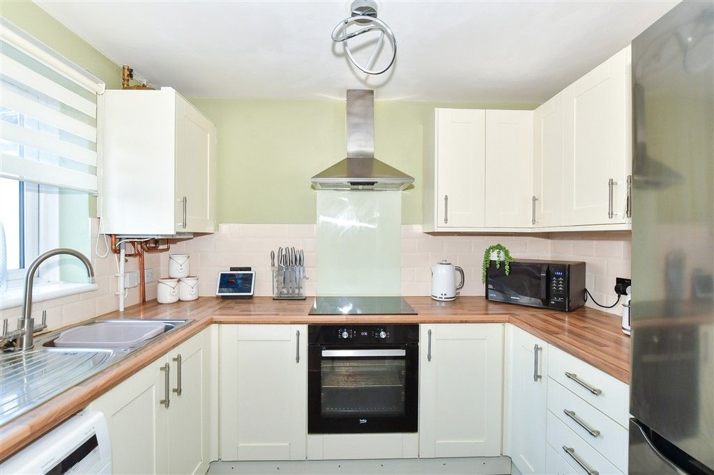 Property photo 2 of 9 Kitchen